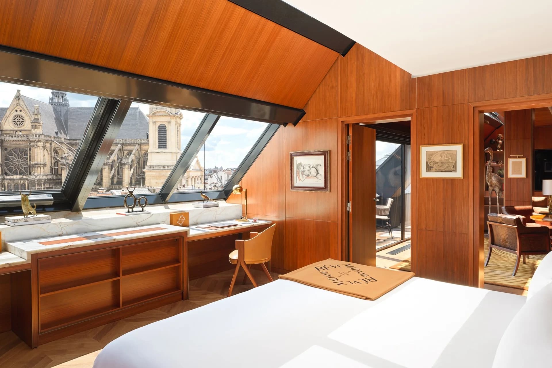 Suite Penthouse Madame Rêve: A Contemporary Vision of Parisian Luxury