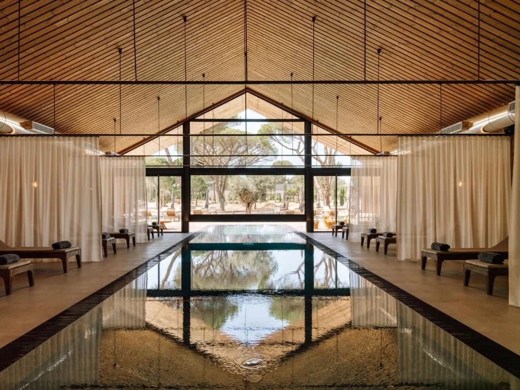 PISCINE INTERIEURE