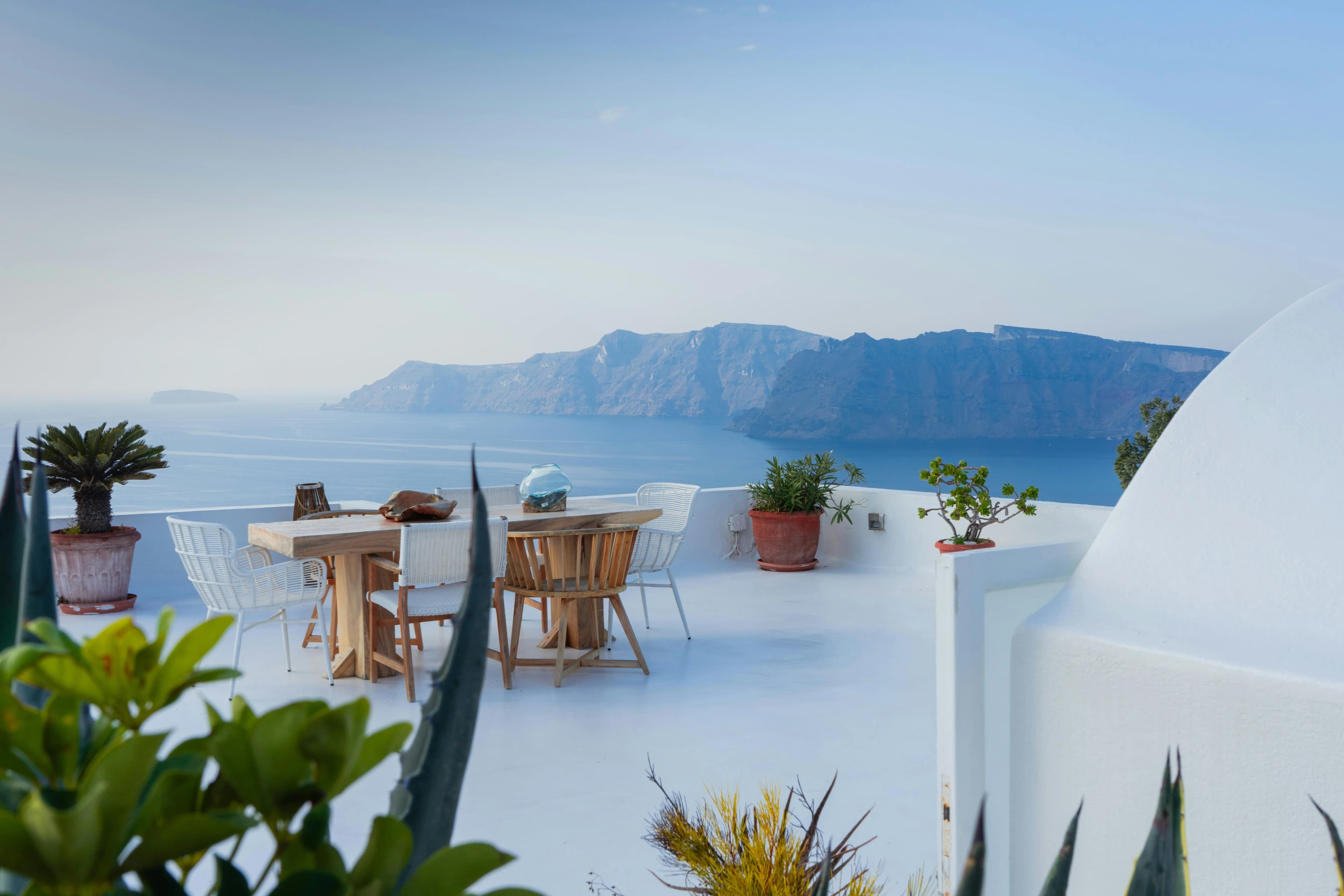 The Definitive Guide to Santorini's Best Luxury Hotel Suites | LaSuite.com