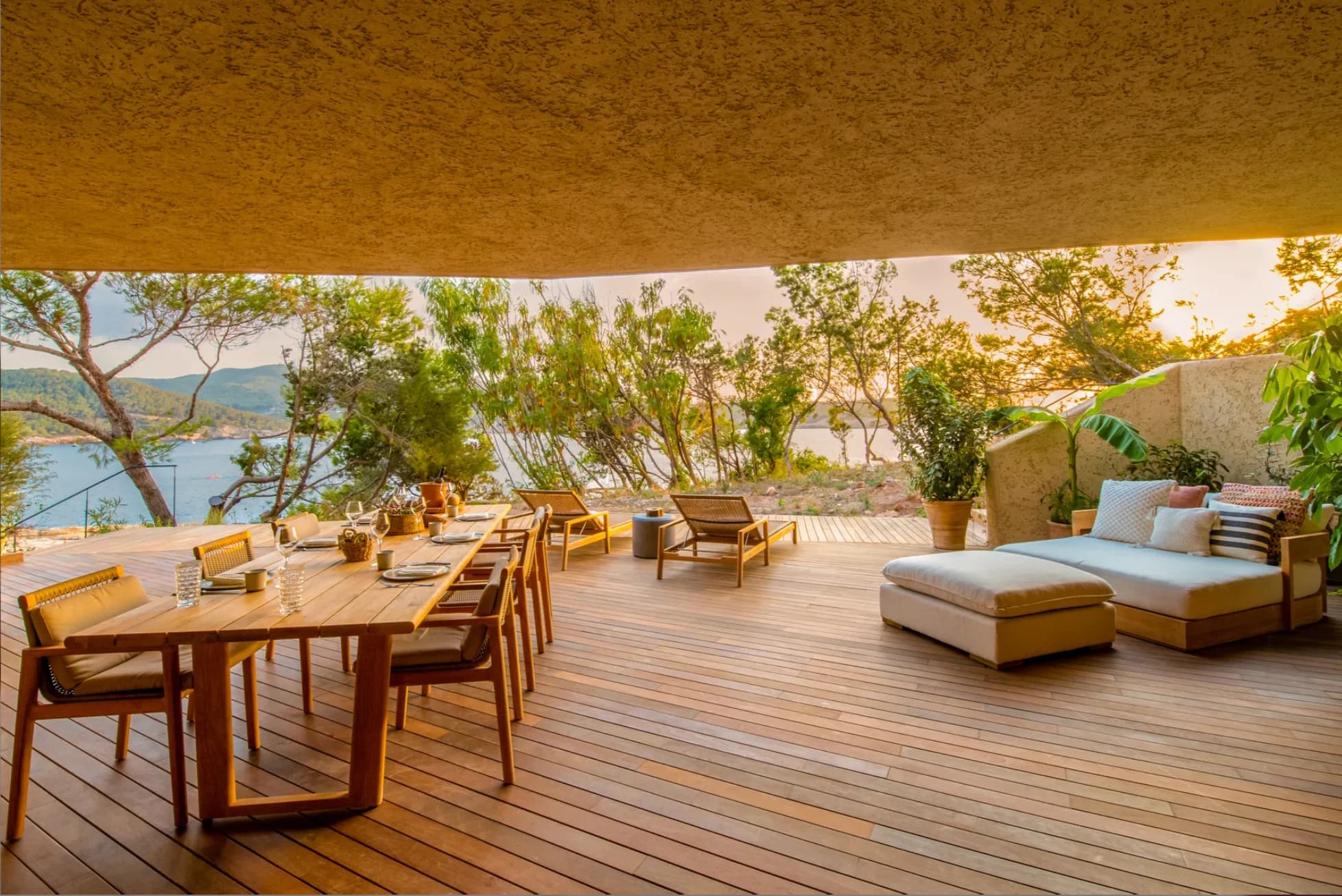The Best Luxury Suites in Ibiza: An Exclusive Curation for an Unforgettable Stay | LaSuite.com