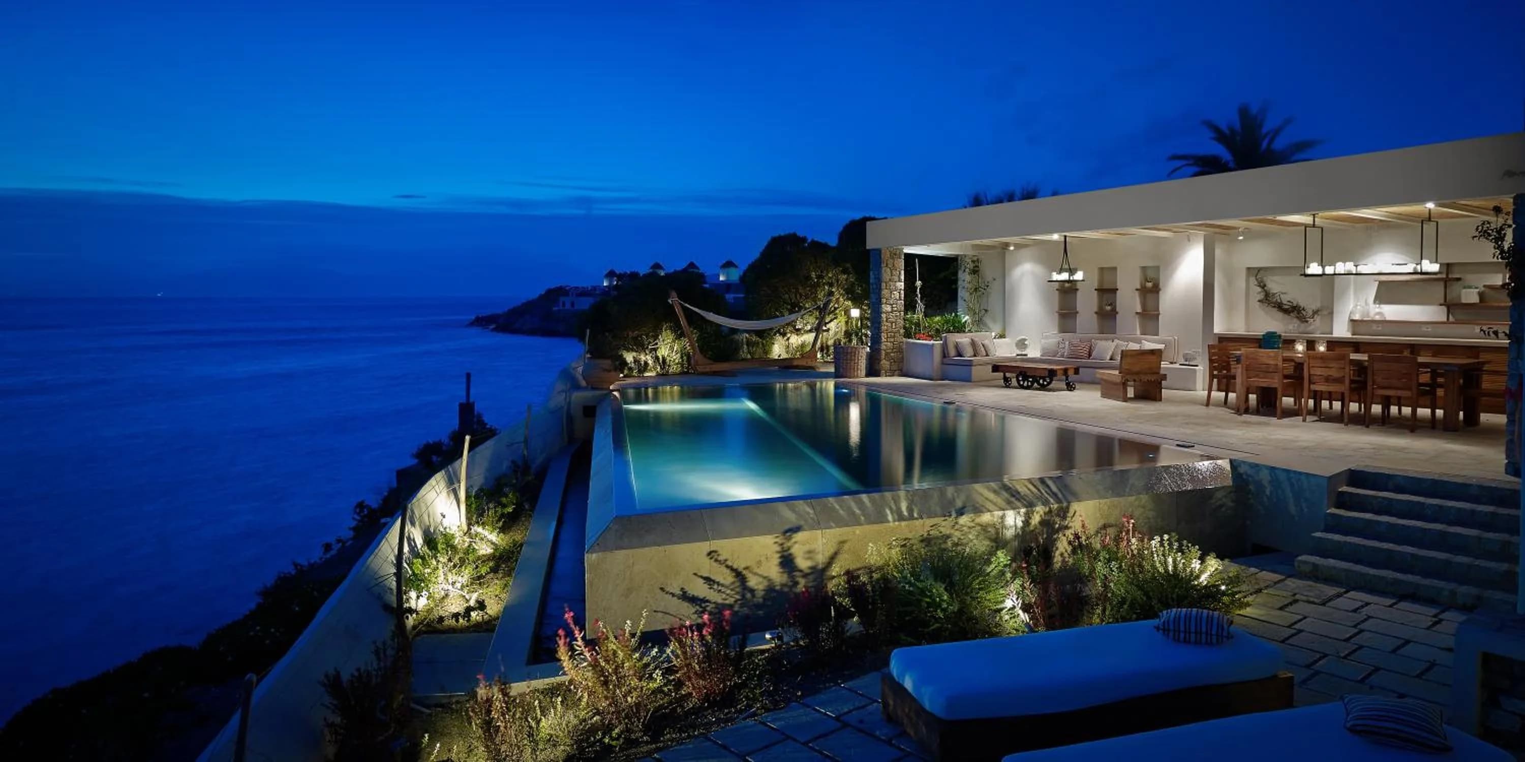 Design Cycladique et Immersion Égéenne : Les Plus Belles Suites de Mykonos